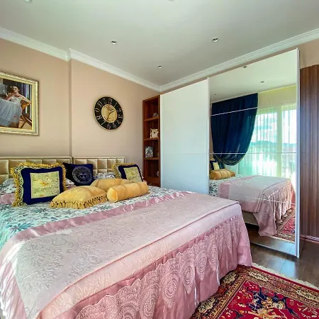 Luxury Apartment *